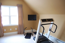 gym-workout-room-tv-mounted